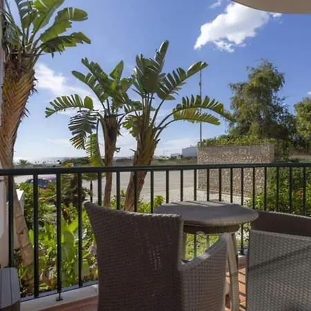 Beachside Oasis With Pool Apartman *