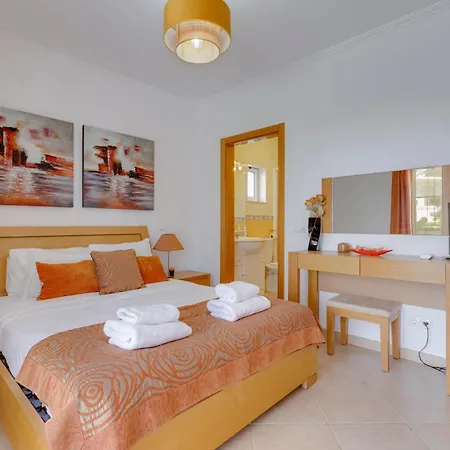 아파트 Beachside Oasis With Pool Senhora da Luz