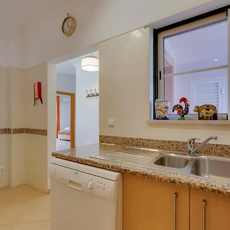 Daire Beachside Oasis With Pool *