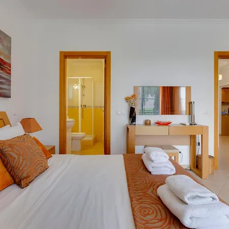 Daire Beachside Oasis With Pool