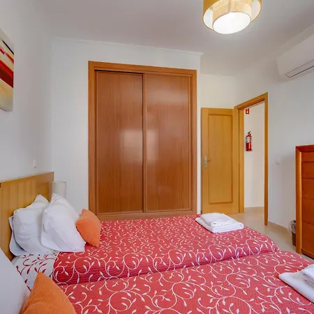 Beachside Oasis With Pool 아파트 *