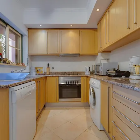 Daire Beachside Oasis With Pool Luz