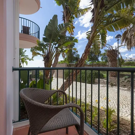 Daire Beachside Oasis With Pool