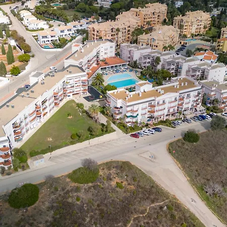 Daire Beachside Oasis With Pool Luz