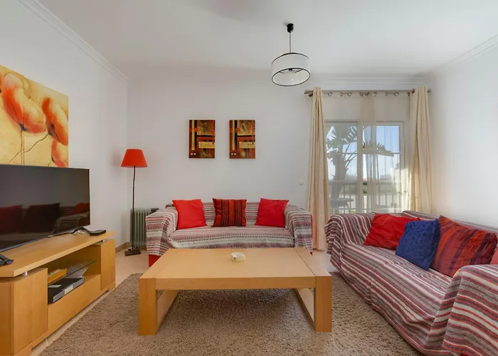 Beachside Oasis With Pool Senhora da Luz