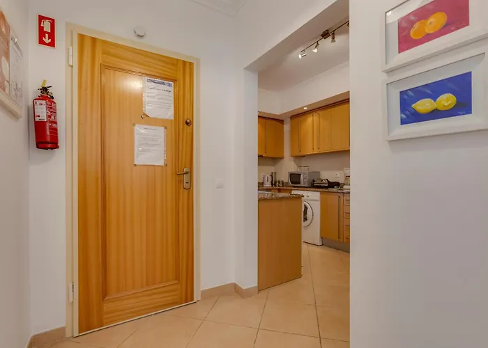 아파트 Beachside Oasis With Pool Senhora da Luz