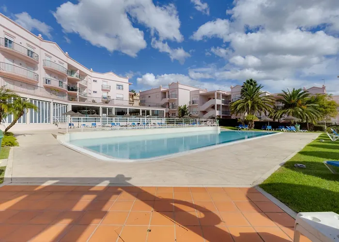 Beachside Oasis With Pool 아파트 Senhora da Luz