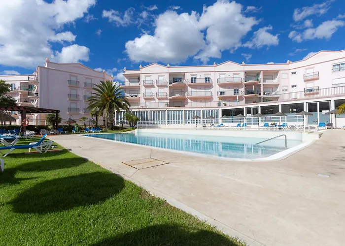 Beachside Oasis With Pool Senhora da Luz