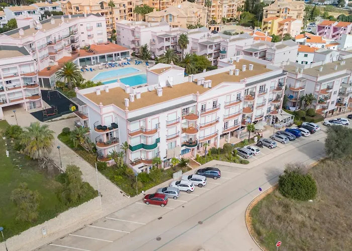 Beachside Oasis With Pool Senhora da Luz