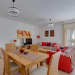 Beachside Oasis With Pool Lejlighed